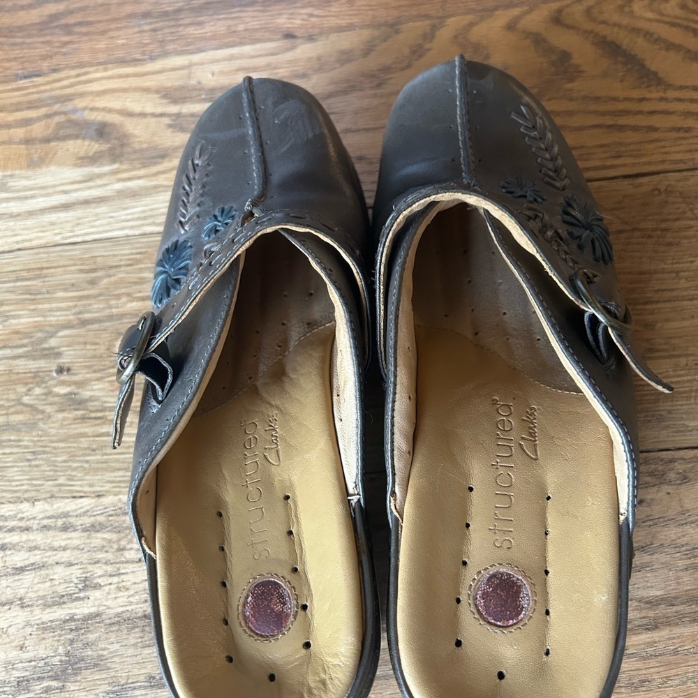 Clark's Unstructured Brown Leather Mules Clogs Stitched Blue Floral 8M - Picture 6 of 9